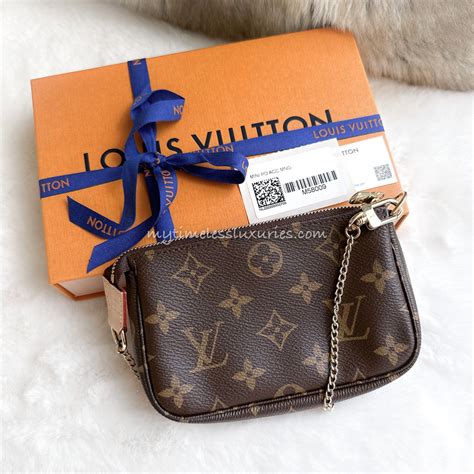 louis vuitton mini pochette size|louis vuitton small handbags pochette.